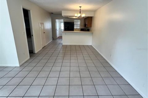Touwnhouse à louer à Brandon, Floride: 2 chambres, 94.76 m2 № 2415343 - photo 3