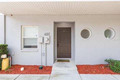 Touwnhouse à vendre à Tampa, Floride: 2 chambres, 119.29 m2 № 1914864 - photo 3