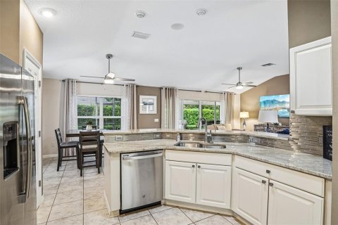 House in The Villages, Florida 3 bedrooms, 189.15 sq.m. № 2403361 - photo 21