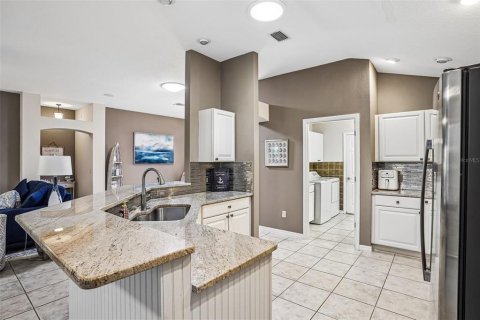 House in The Villages, Florida 3 bedrooms, 189.15 sq.m. № 2403361 - photo 19