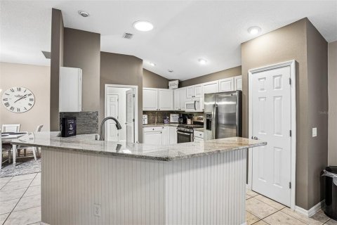 House in The Villages, Florida 3 bedrooms, 189.15 sq.m. № 2403361 - photo 18