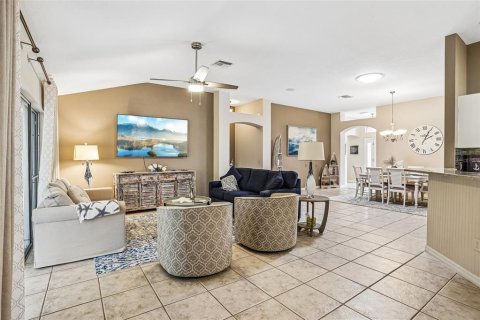 House in The Villages, Florida 3 bedrooms, 189.15 sq.m. № 2403361 - photo 8