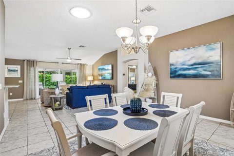 House in The Villages, Florida 3 bedrooms, 189.15 sq.m. № 2403361 - photo 15