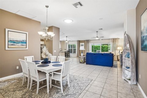 House in The Villages, Florida 3 bedrooms, 189.15 sq.m. № 2403361 - photo 12