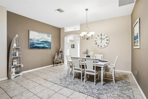 House in The Villages, Florida 3 bedrooms, 189.15 sq.m. № 2403361 - photo 13