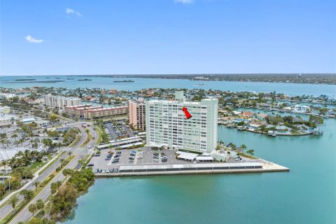 Copropriété à vendre à Clearwater, Floride: 2 chambres, 120.31 m2 № 1722300 - photo 2