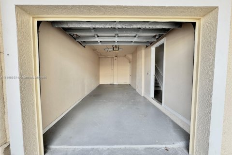 Condo in North Lauderdale, Florida, 1 bedroom  № 1971380 - photo 13