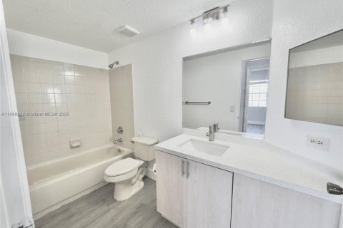 Condo in North Lauderdale, Florida, 1 bedroom  № 1971380 - photo 9