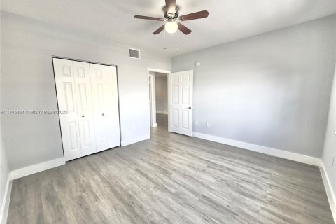 Condo in North Lauderdale, Florida, 1 bedroom  № 1971380 - photo 7