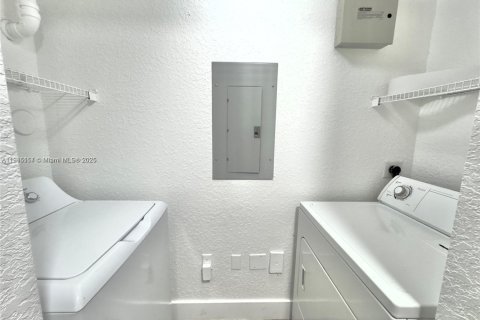 Condo in North Lauderdale, Florida, 1 bedroom  № 1971380 - photo 10