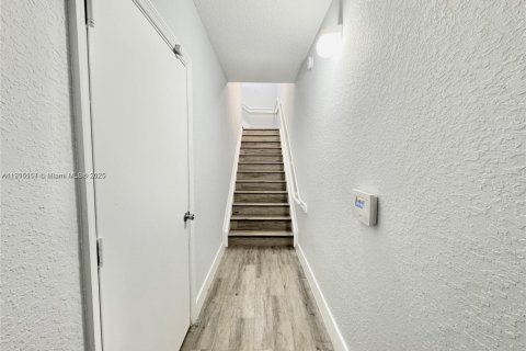 Condo in North Lauderdale, Florida, 1 bedroom  № 1971380 - photo 11