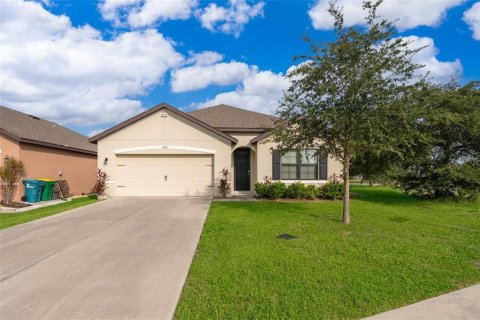House in Mims, Florida 4 bedrooms, 170.01 sq.m. № 1829321 - photo 1