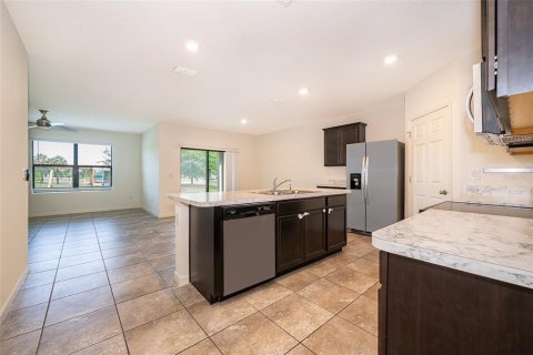 House in Mims, Florida 4 bedrooms, 170.01 sq.m. № 1829321 - photo 6