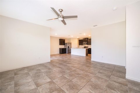 House in Mims, Florida 4 bedrooms, 170.01 sq.m. № 1829321 - photo 17