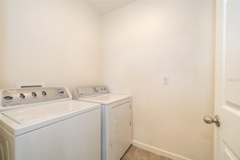 House in Mims, Florida 4 bedrooms, 170.01 sq.m. № 1829321 - photo 12