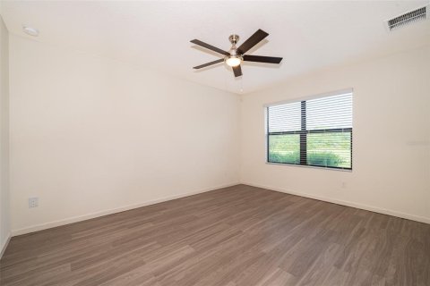 House in Mims, Florida 4 bedrooms, 170.01 sq.m. № 1829321 - photo 13