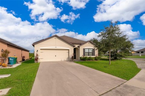 House in Mims, Florida 4 bedrooms, 170.01 sq.m. № 1829321 - photo 2