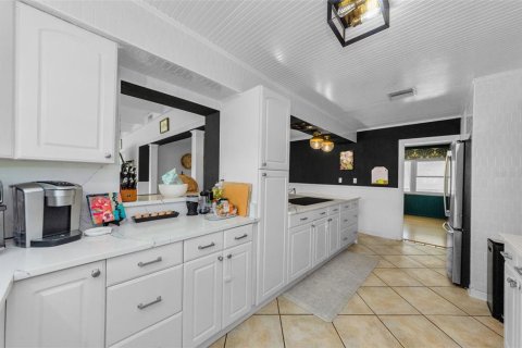 House in Saint Petersburg, Florida 3 bedrooms, 165.27 sq.m. № 1820515 - photo 8