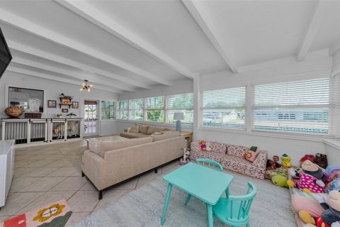 House in Saint Petersburg, Florida 3 bedrooms, 165.27 sq.m. № 1820515 - photo 15