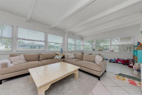 House in Saint Petersburg, Florida 3 bedrooms, 165.27 sq.m. № 1820515 - photo 14