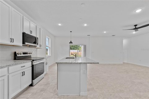 House in Orlando, Florida 4 bedrooms, 159.79 sq.m. № 2094361 - photo 13