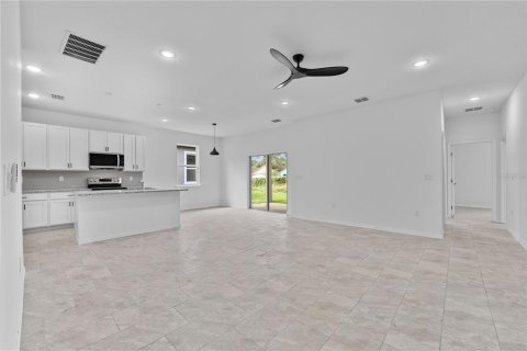 House in Orlando, Florida 4 bedrooms, 159.79 sq.m. № 2094361 - photo 7