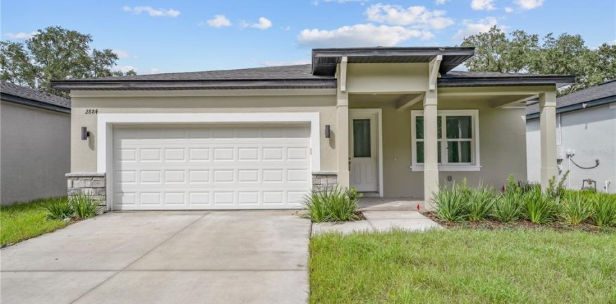 House in Orlando, Florida 4 bedrooms, 159.79 sq.m. № 2094361