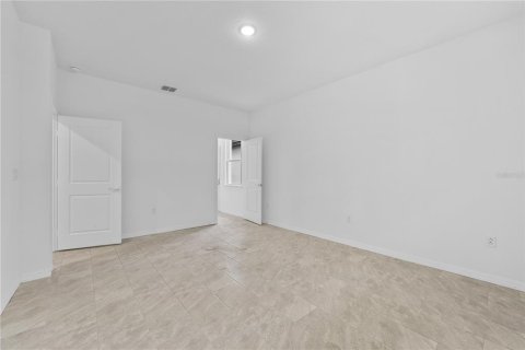 House in Orlando, Florida 4 bedrooms, 159.79 sq.m. № 2094361 - photo 18