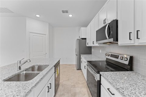 House in Orlando, Florida 4 bedrooms, 159.79 sq.m. № 2094361 - photo 15