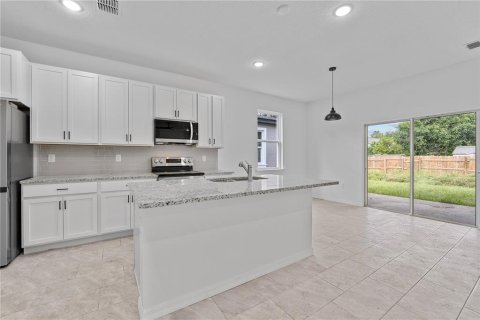 House in Orlando, Florida 4 bedrooms, 159.79 sq.m. № 2094361 - photo 14