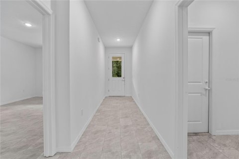 House in Orlando, Florida 4 bedrooms, 159.79 sq.m. № 2094361 - photo 6