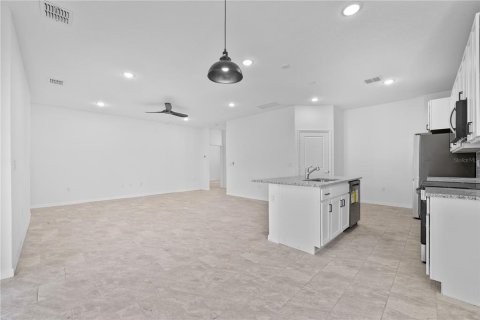 House in Orlando, Florida 4 bedrooms, 159.79 sq.m. № 2094361 - photo 9