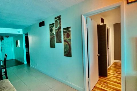 Condo in Oakland Park, Florida, 2 bedrooms  № 2154651 - photo 5