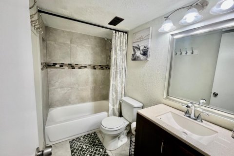 Condo in Oakland Park, Florida, 2 bedrooms  № 2154651 - photo 10