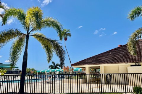 Condo in Oakland Park, Florida, 2 bedrooms  № 2154651 - photo 13