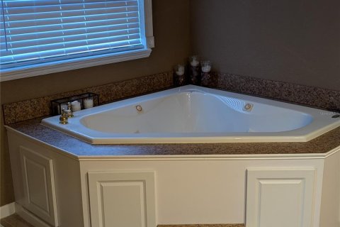 Casa en venta en Tampa, Florida, 5 dormitorios, 263.19 m2 № 2291906 - foto 6