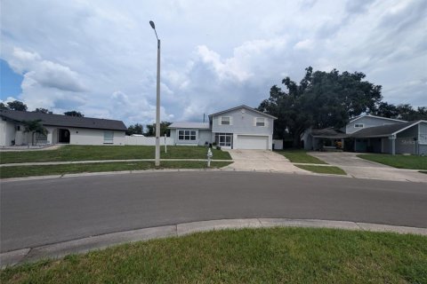 Casa en venta en Tampa, Florida, 5 dormitorios, 263.19 m2 № 2291906 - foto 2