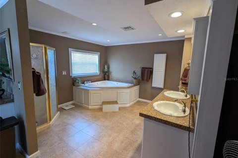 Casa en venta en Tampa, Florida, 5 dormitorios, 263.19 m2 № 2291906 - foto 8