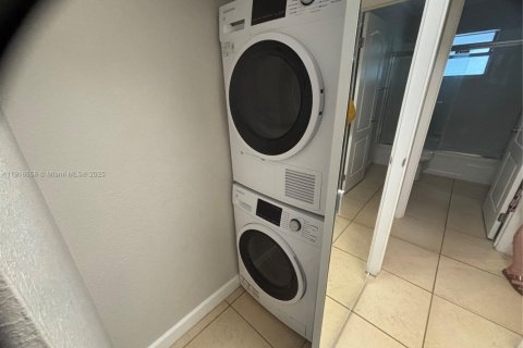 Condominio en alquiler en Plantation, Florida, 1 dormitorio, 68.38 m2 № 2017112 - foto 3