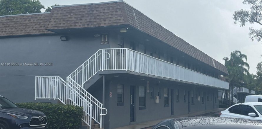 Condominio en Plantation, Florida, 1 dormitorio  № 2017112