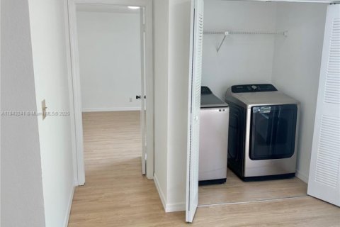 Condo in Davie, Florida, 2 bedrooms  № 1839449 - photo 12