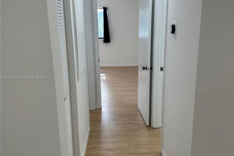 Condo in Davie, Florida, 2 bedrooms  № 1839449 - photo 10