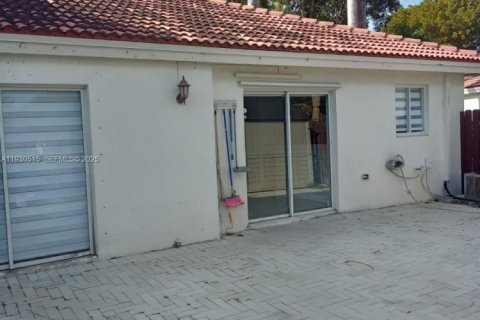 Снять в аренду таунхаус в Хайалиа, Флорида 3 спальни, 112.6м2, № 1989226 - фото 7