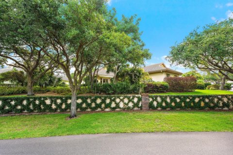 House in Jupiter, Florida 3 bedrooms, 279.82 sq.m. № 2175860