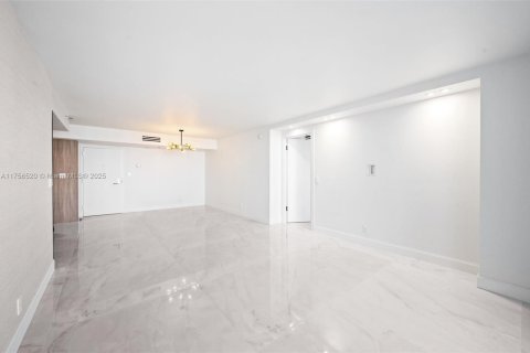 Condo in Aventura, Florida, 2 bedrooms  № 1864610 - photo 10