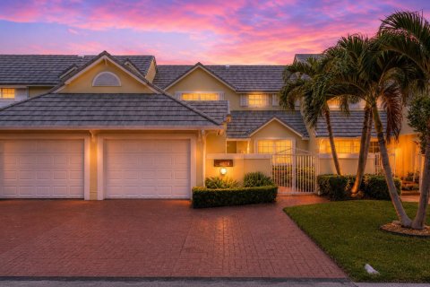 Adosado en Doral, Florida 3 dormitorios, 163.42 m2 № 2174271