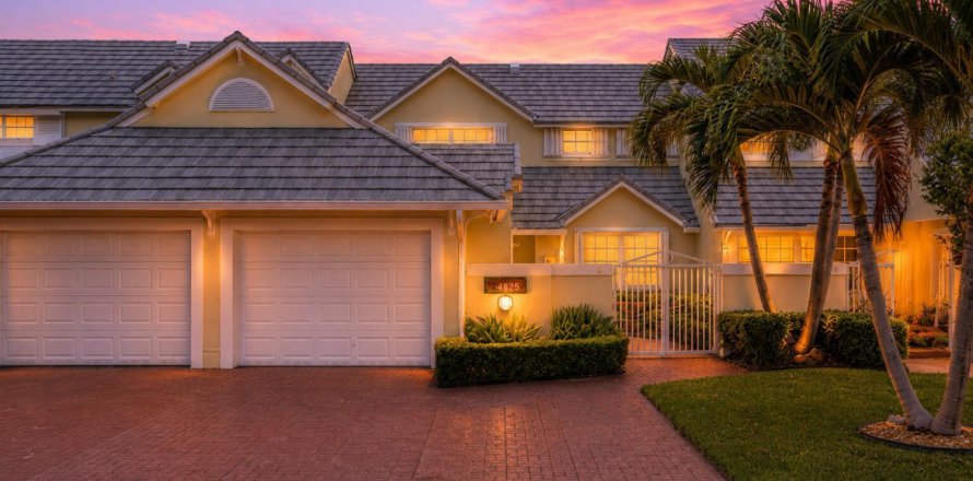 Adosado en Doral, Florida 3 dormitorios, 163.42 m2 № 2174271