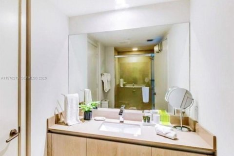 Condo in Hollywood, Florida, 2 bedrooms № 2079489 - photo 14