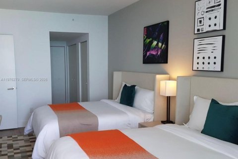 Condo in Hollywood, Florida, 2 bedrooms № 2079489 - photo 12