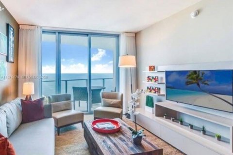 Condo in Hollywood, Florida, 2 bedrooms № 2079489 - photo 19